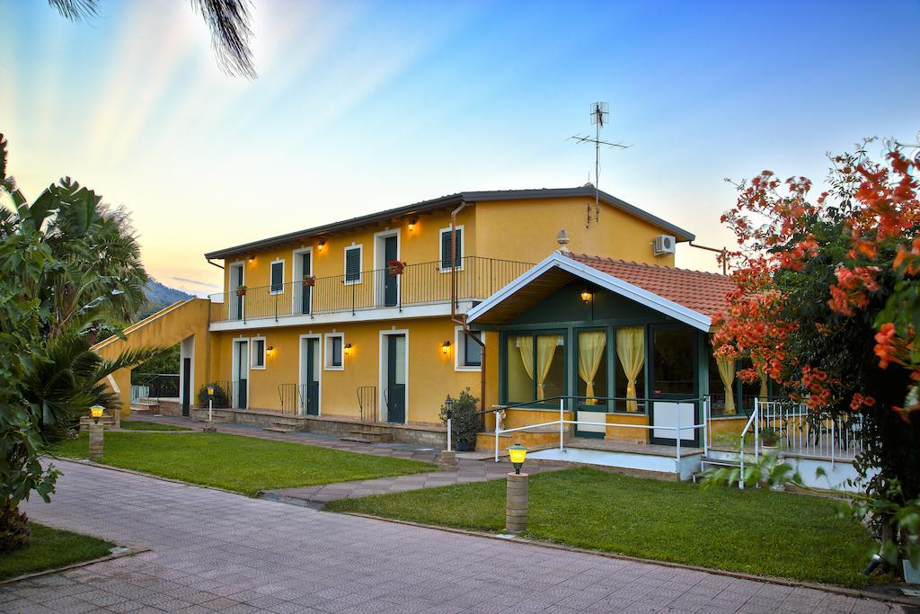 Casa Vacanze Alcantara Gaggi Eksteriør billede